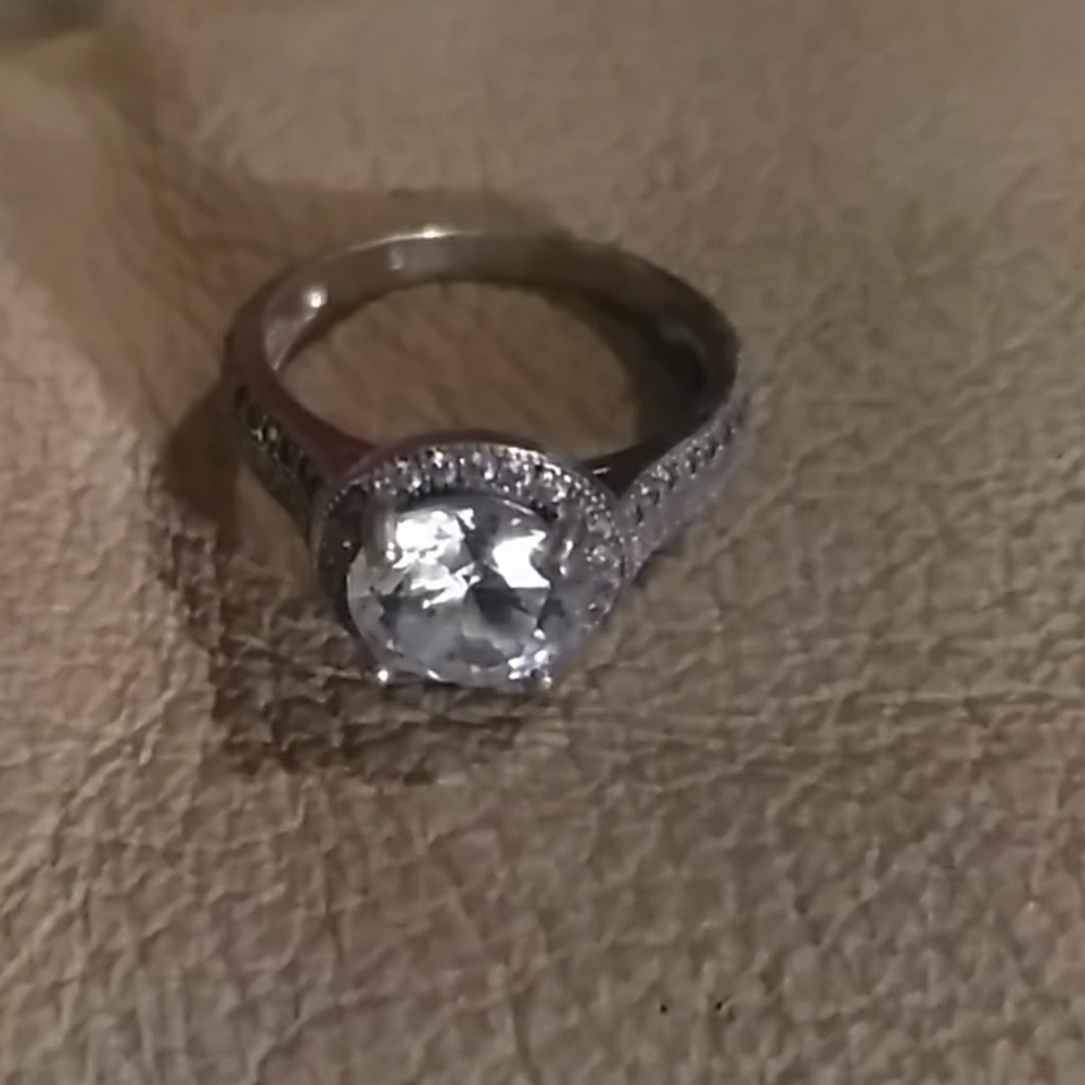 Lady's ring